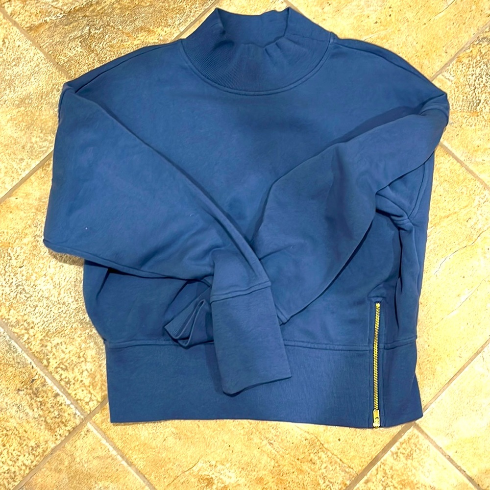 Cropped sweatshirt